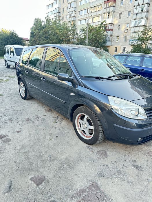 RENAULT  Grand Scenik2  2006 рік 7 місць.