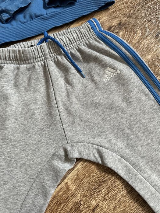 Продам костюм Adidas 3-4 роки