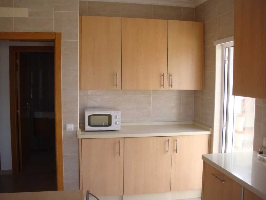 T1 -4/5 pessoas Altura churrasqueira, terraço, 120 Mts da praia. DESDE