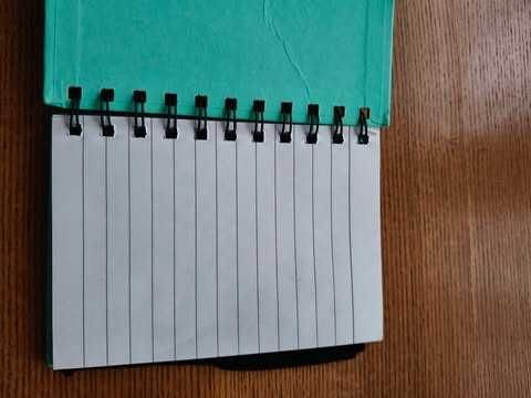 Zielony notes z gumką