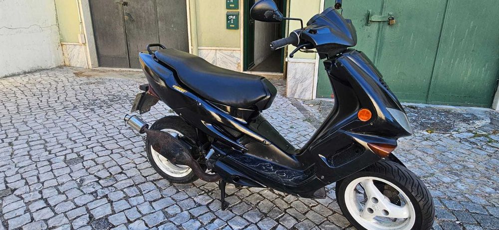Peugeot Speedfigther 50cc revisionada em bom estado pronta a andar ideal para cidadinos com consumos baixos