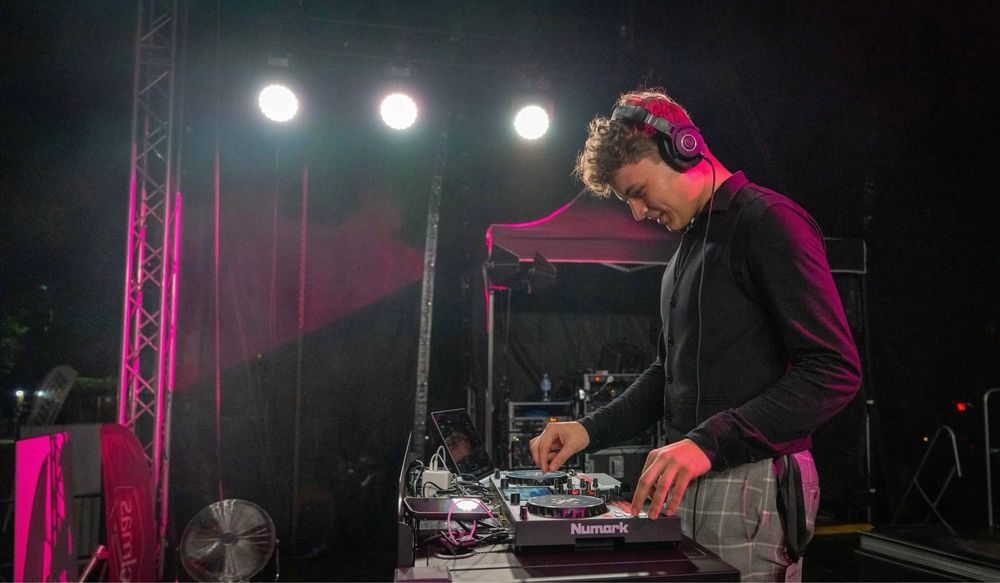 Twoja impreza – nasza muzyka! Duet DJ na 18-stki, wesela, imprezy | Gramy bez przerw!