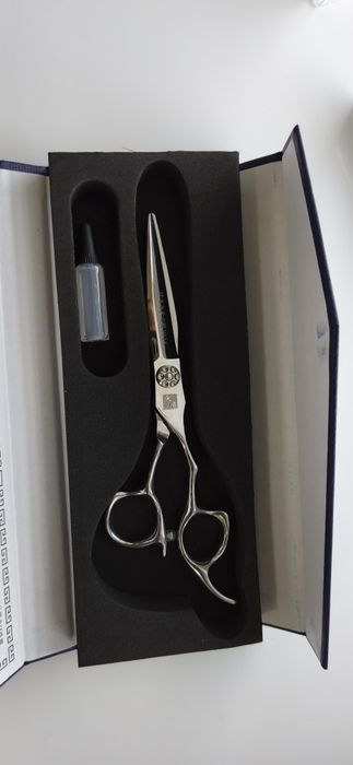 Продам парикмахерские ножницы 5.5,новые