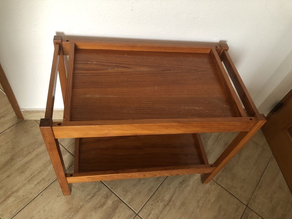 Mesa de apoio para sala ou quarto