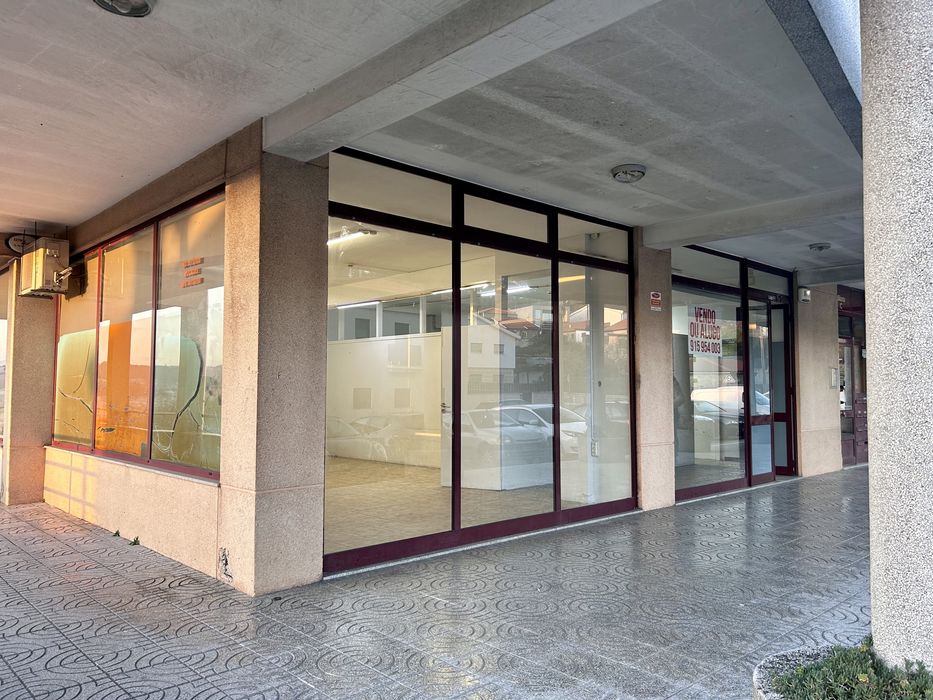 Estabelecimento Comercial em Guilhufe Penafiel