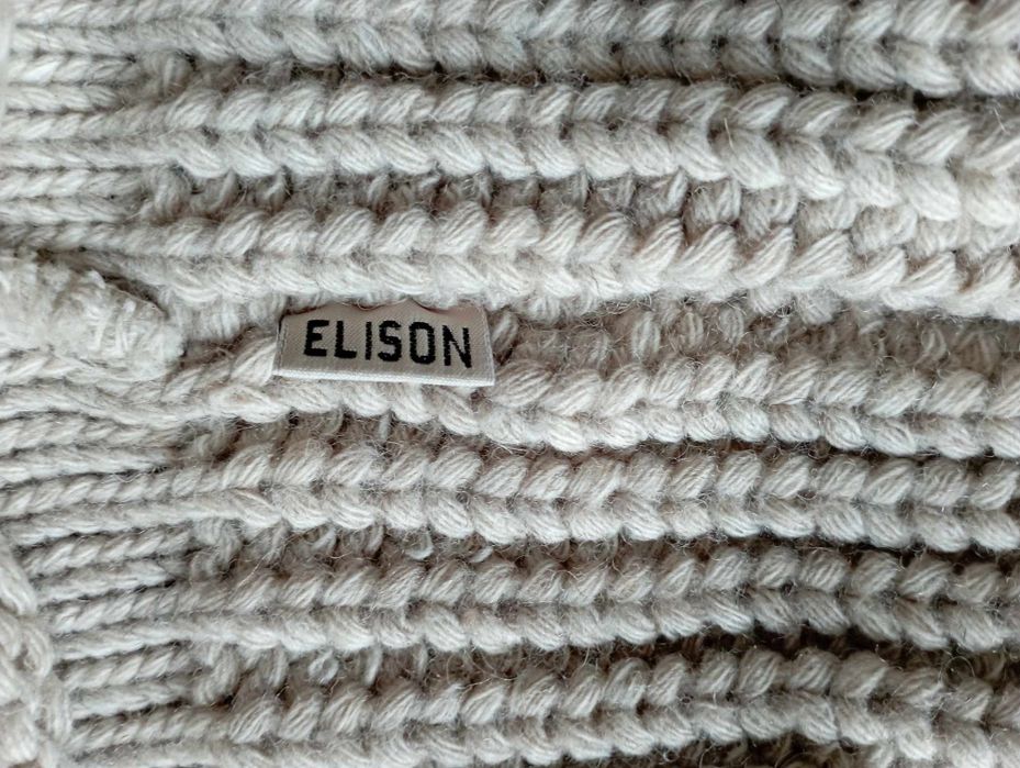 Beżowa czapka damska