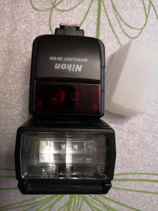 Фотовспышка Nikon SB600