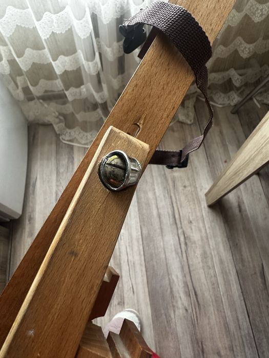 Мольберт з дерева.