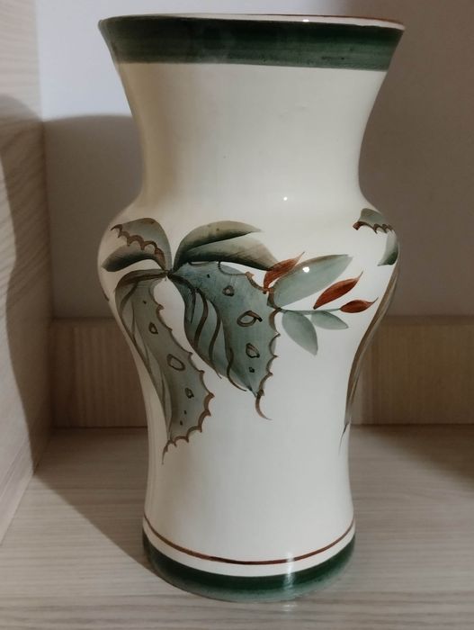 Большой красивый чайник