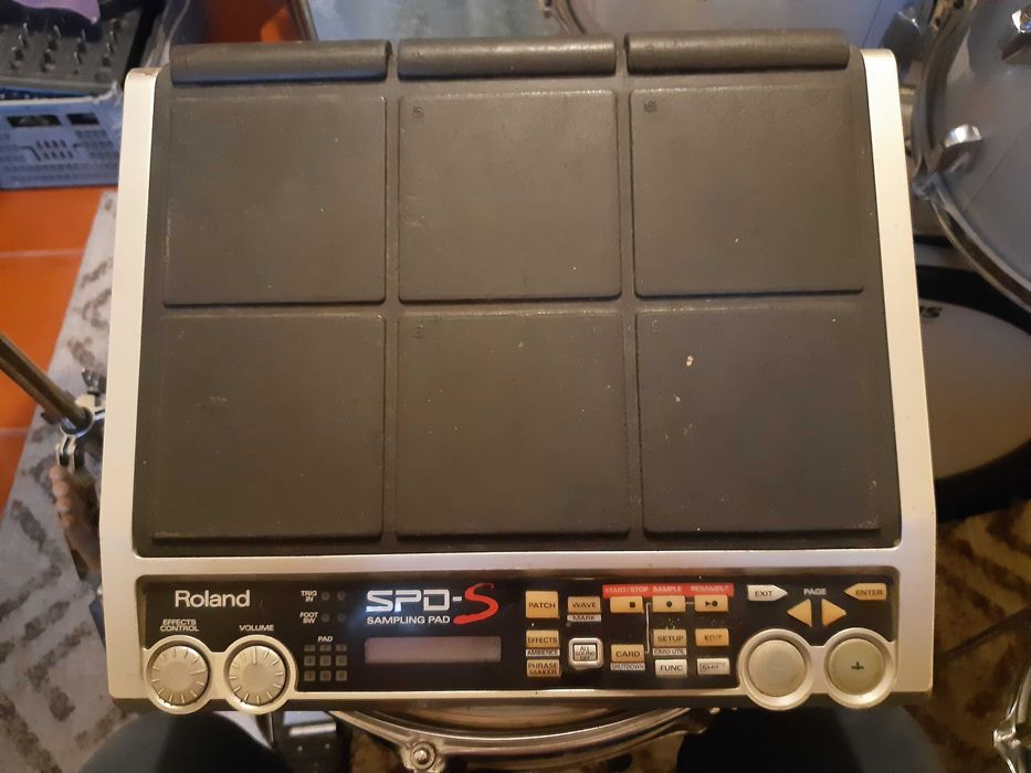 Spds roland com dois cartões de memória