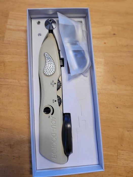 Акупунктурный прибор с поиском активных точек на коже