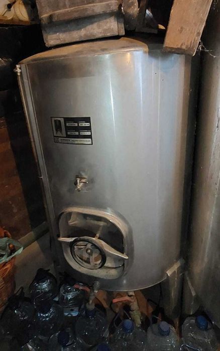 Cubas inox para vinho e outros afins,700 litros e 550 litros