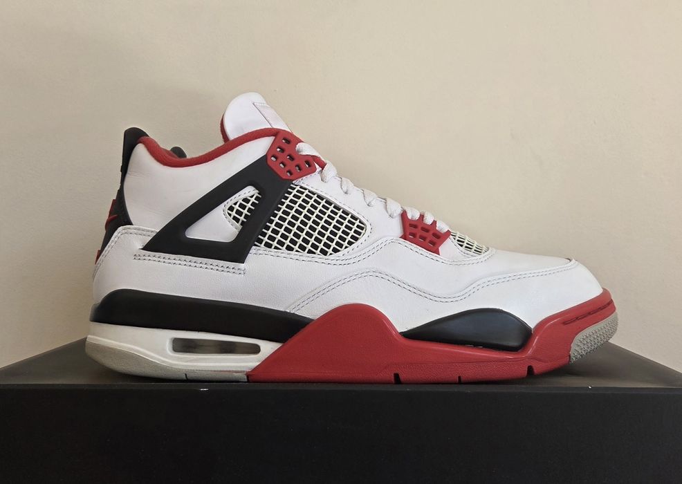 Air Jordan 4 Retro "Fire Red" 2020