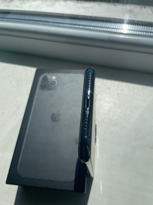 Продам IPhone 11 PRO MAX