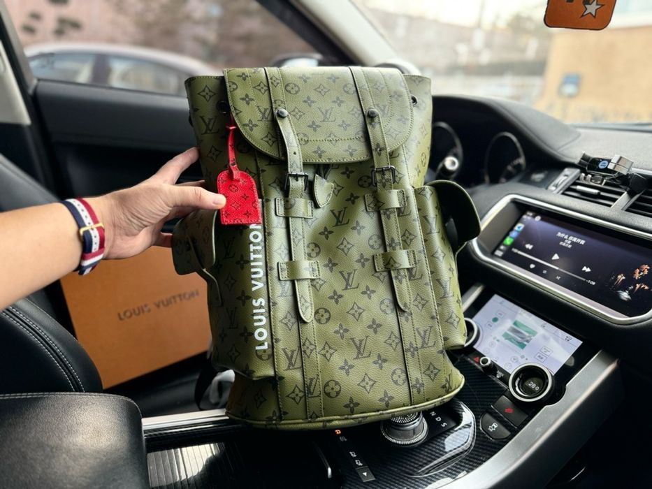 Рюкзак Louis Vuitton хаки зеленый Christopher мужской кожаный