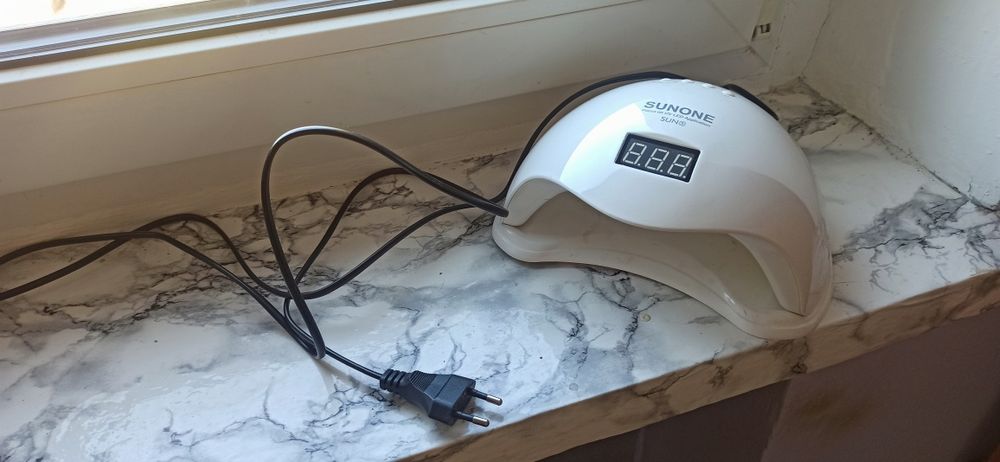 Sprzedam lampe Led do żeli /hybryd mało używaną