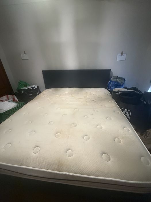 Cama  e colchão bom estado