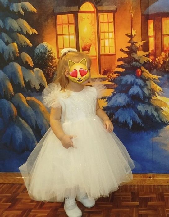 Прокат костюмів та суконь