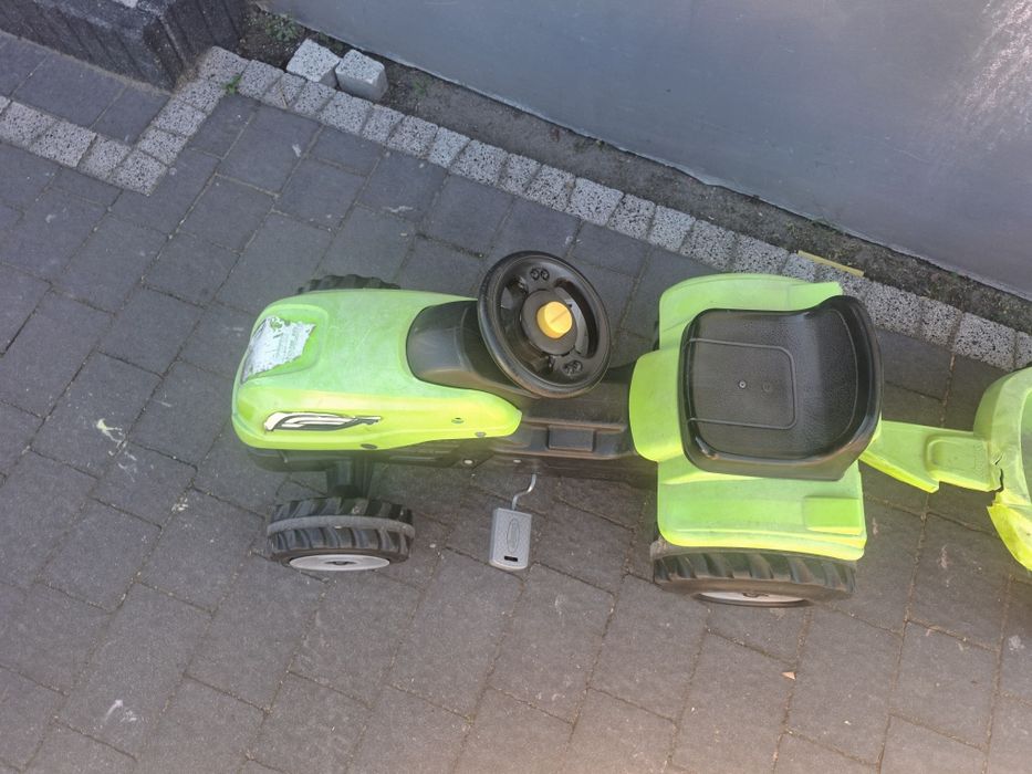 Traktor dziecięcy na pedały