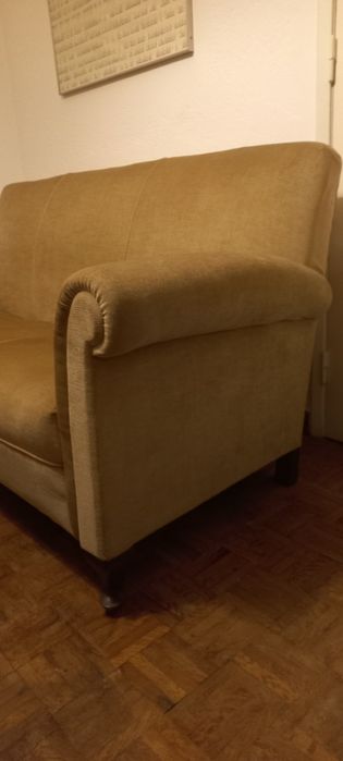 Sofá de três lugares