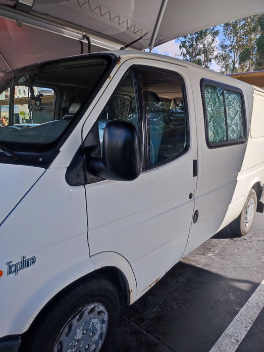 Vendo Carrinha Ford Transit, ano 2000.Adaptada  a campervan/7 lugares