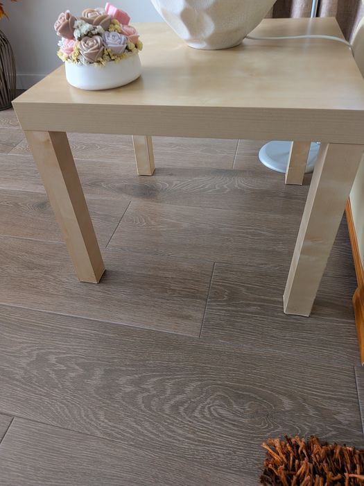 Mesa de apoio quadrada