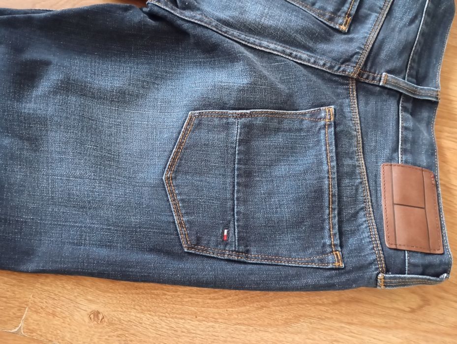 Spodnie męskie dżinsy Tommy Hilfiger rozmiar 30/34 stan bardzo dobry