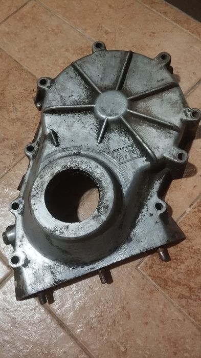 Продам  крышку на 402,ЗМЗ 405 , 406 крышку распредвала