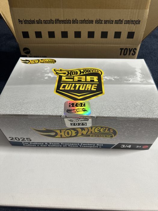 Hot wheels premium box 2025 car culture & team transport factory set fabryczny box 2c chase ferrari 499p i bugatti bolide