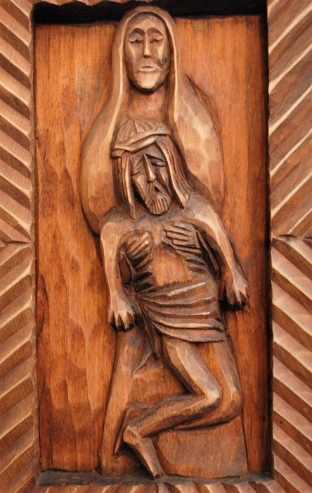 Pieta, płaskorzeźba ludowa, drewniana, Cepelia PRL, 1980 r.