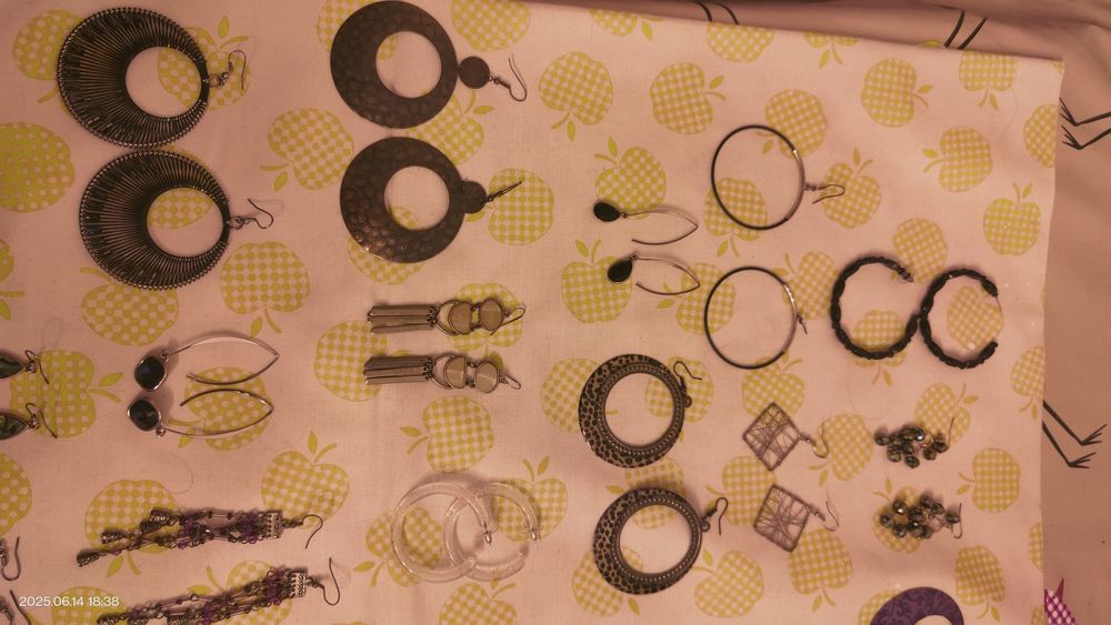 Brincos  girissimos, pregadeira de cabelo