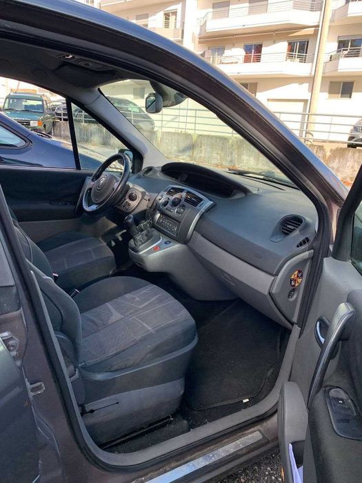 Renault Grand Scenic — photo 2