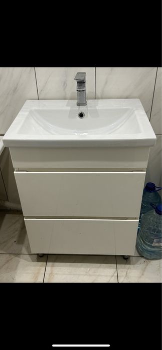 Рукомойник со сместителем тумба