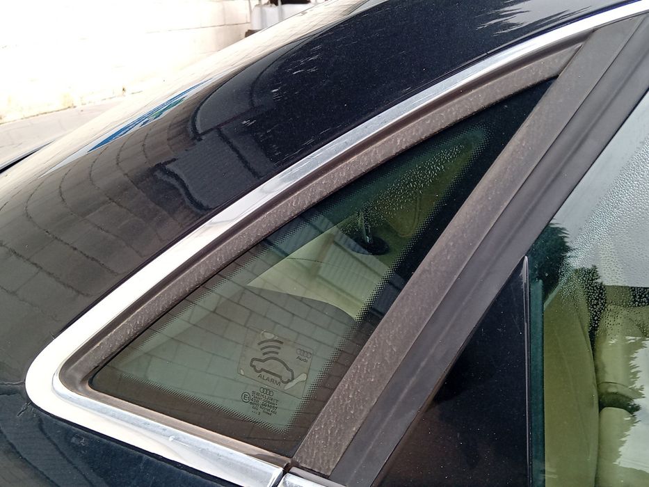 Vidro do painel trás direito AUDI A4 (8E2, B6)