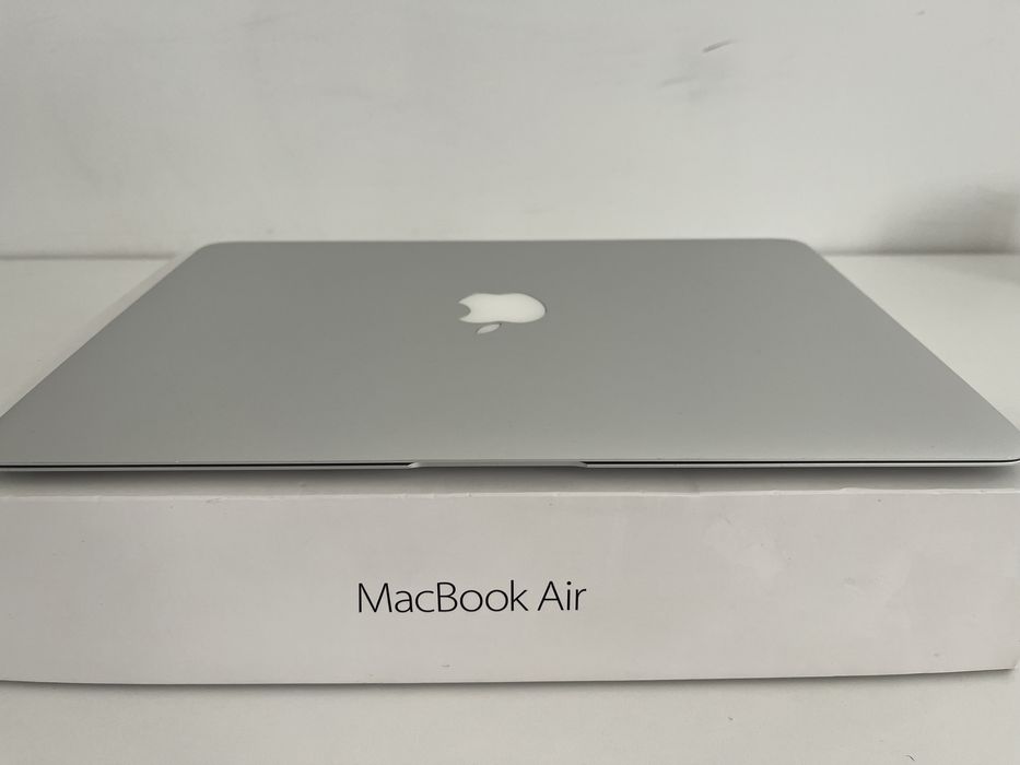 MacBook Air Apple