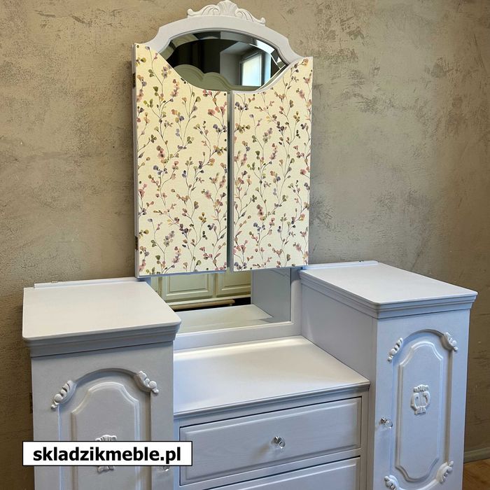 220325 Błękitna toaletka po metamorfozie