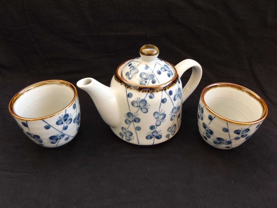 BULE e TAÇAS de CHÁ em PORCELANA Japonesa – Decoração Floral Azul