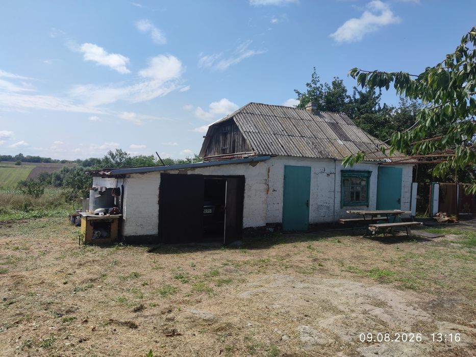 Продається будинок в с.Любомирівка (Першотравенка) Дніпропетровської області.