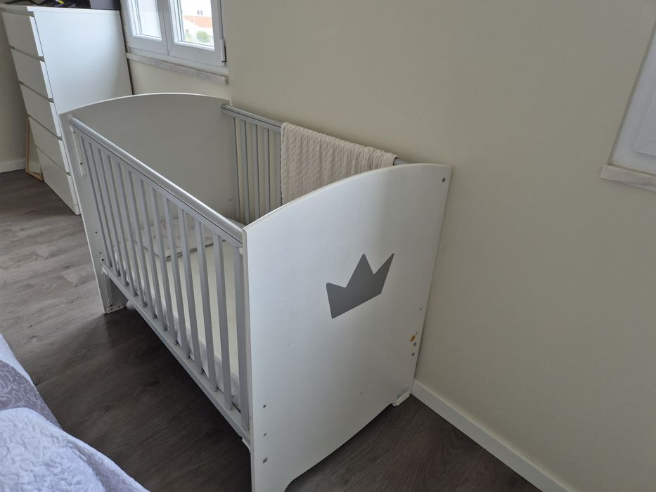 Berço de bebe de madeira