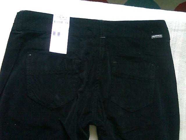 Calças de veludo Timezone com etiqueta