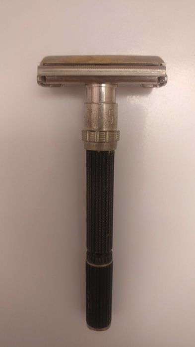Станок Gillette (безпечна бритва / безопасная бритва).