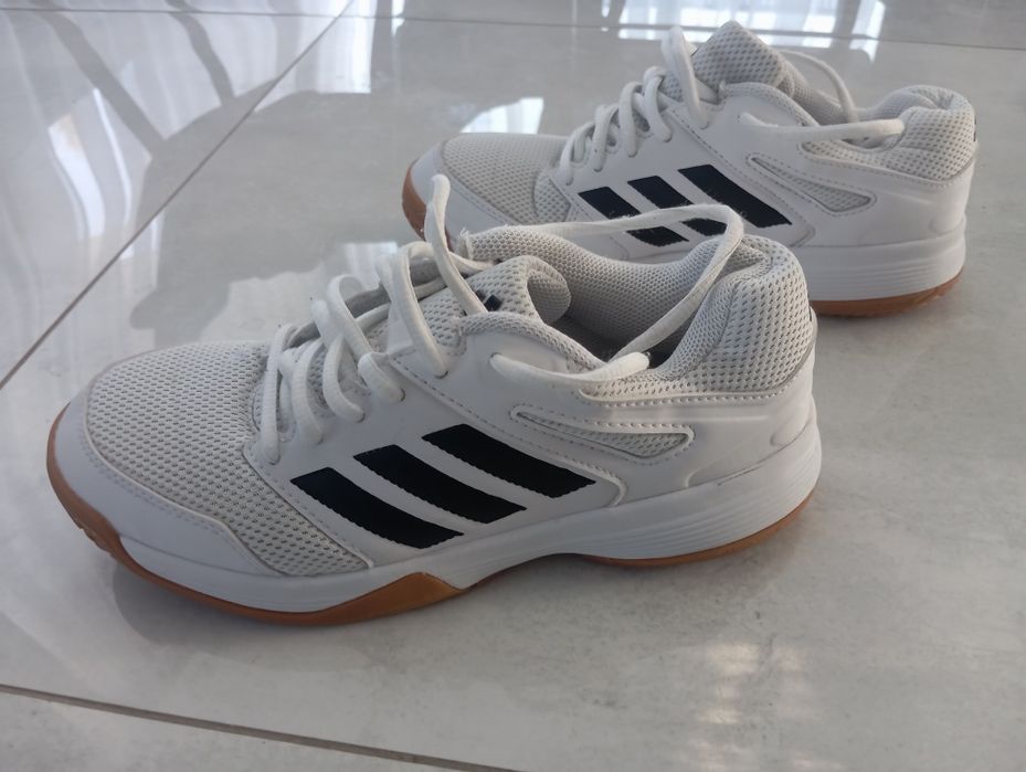 Buty adidas halowe r.38.5