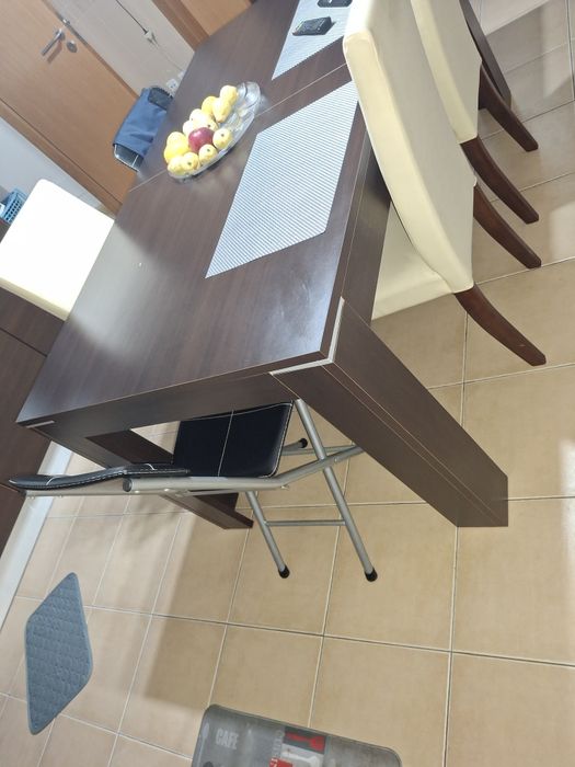 Vendo mesa extensivel em WENGUE  até 8 pessoas