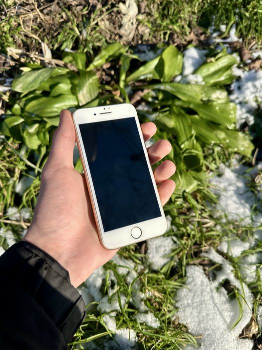Продам iPhone 8 64gb 83%