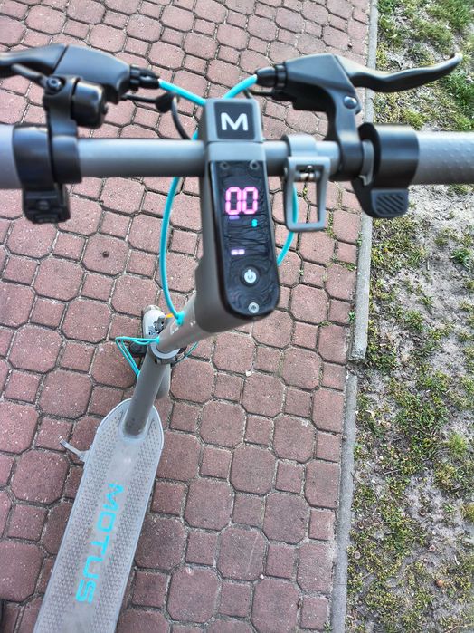 Hulajnoga elektryczna MOTUS SCOOTY 10" PLUS