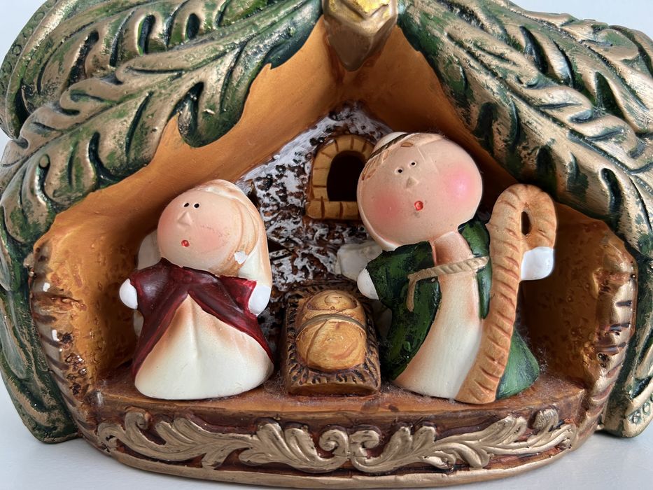 Presépio de barro pintado com luz