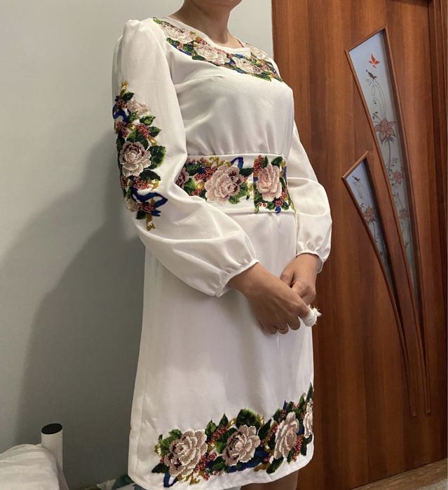 Плаття вишите бісером