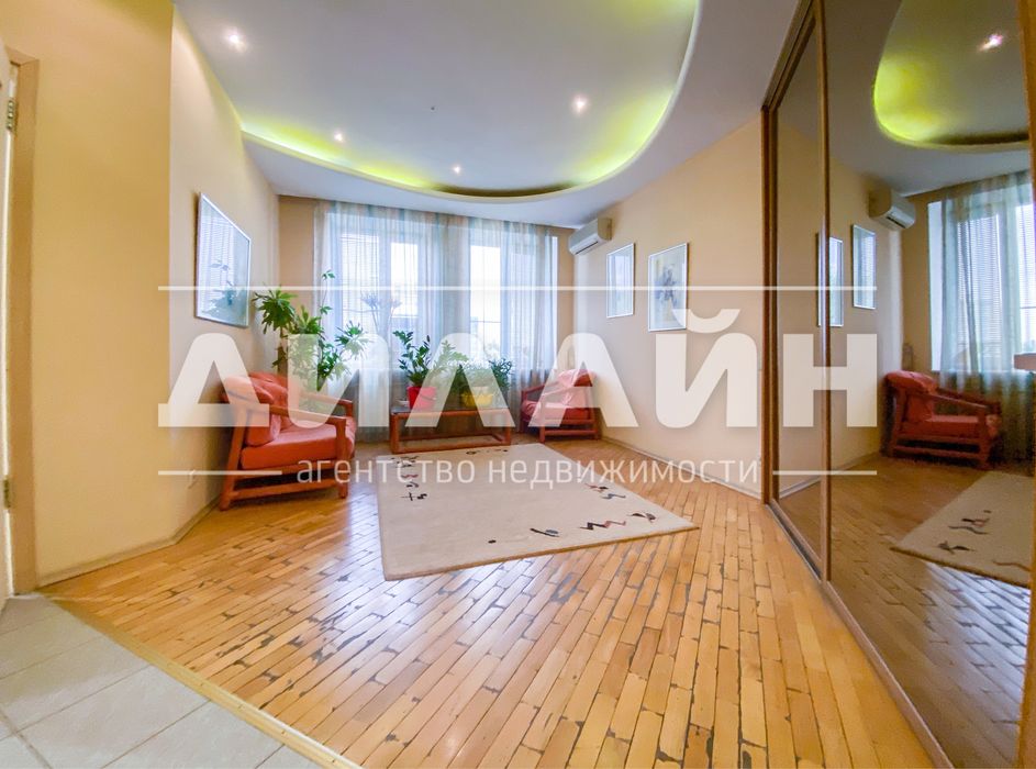 Супер ціна !4-кімнатна, 120 м², вул. Олександрівська 68