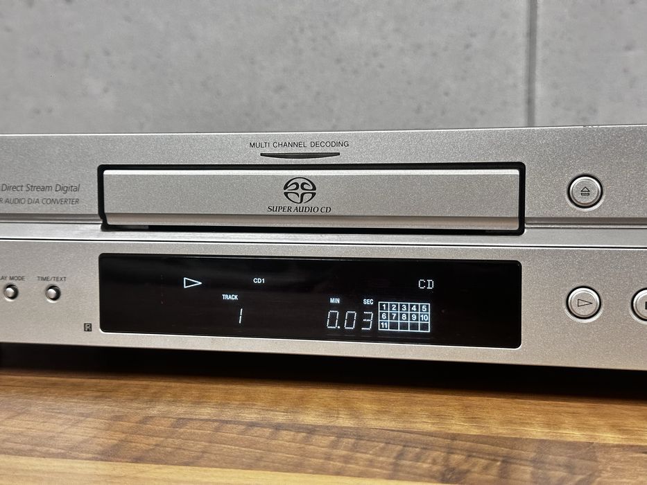 Odtwarzacz Sony CD / SACD SCD-XE597 srebrny