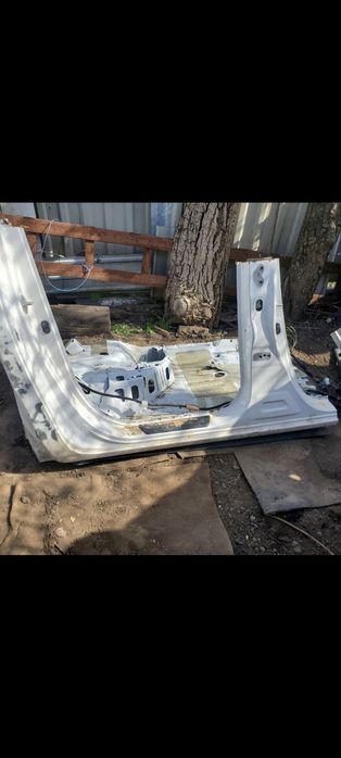 Центральная стойка с порогом Toyota Hilux 8